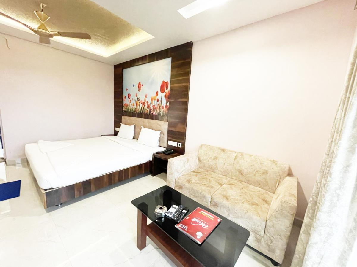 Shree Ganesh Hotel Пури Экстерьер фото