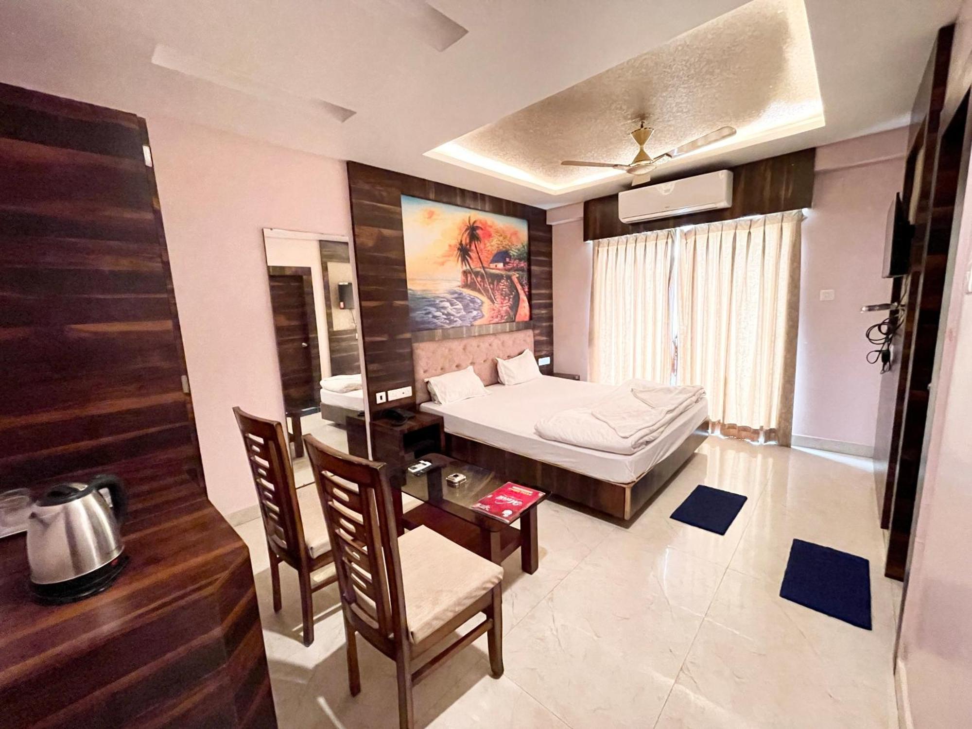 Shree Ganesh Hotel Пури Экстерьер фото