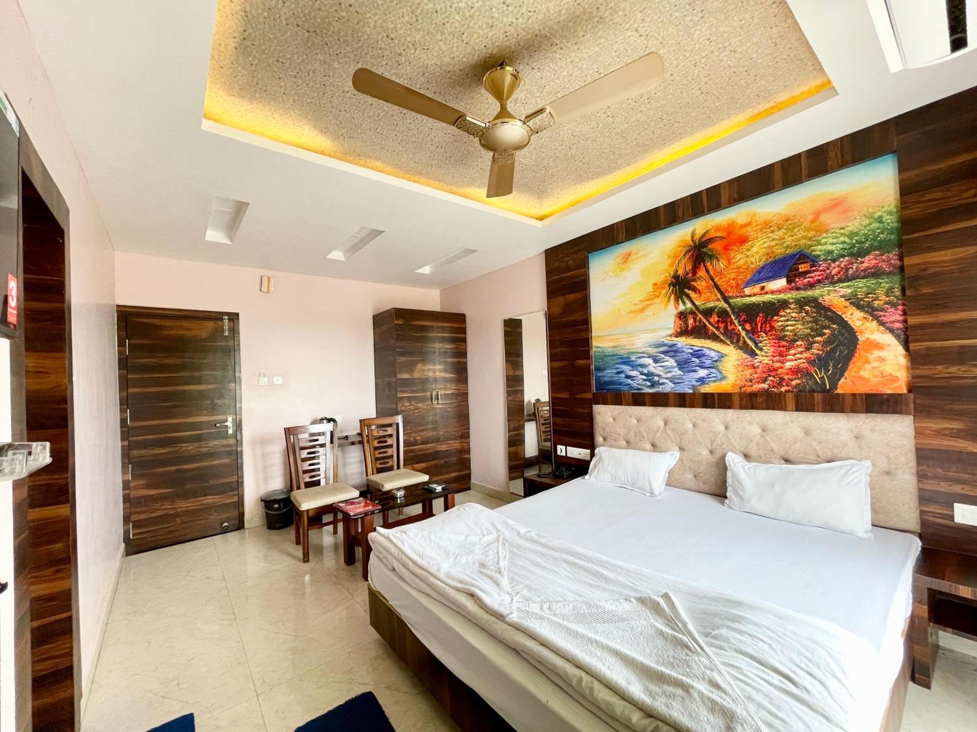 Shree Ganesh Hotel Пури Экстерьер фото