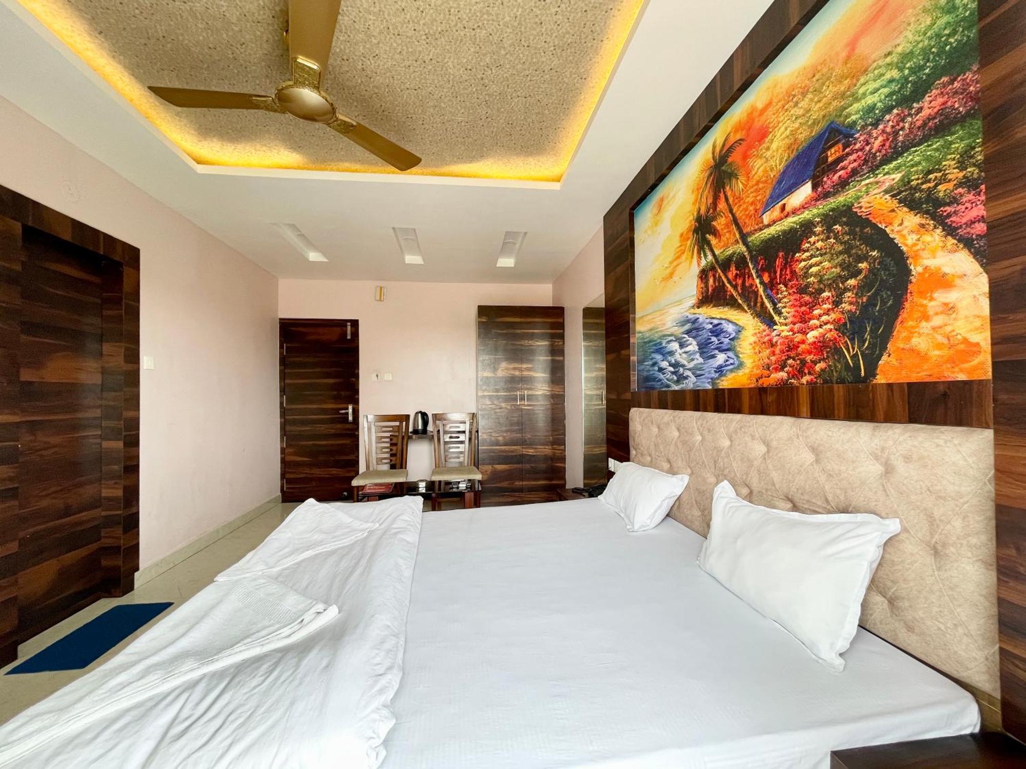 Shree Ganesh Hotel Пури Экстерьер фото